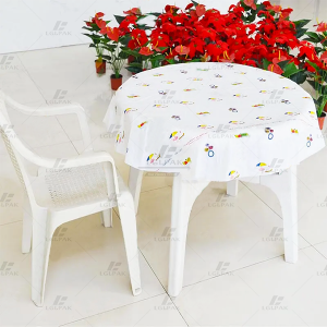 Disposable round plastic table cloth